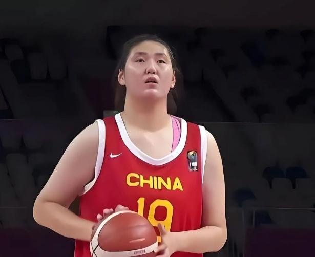 8岁“女姚明”惊艳亮相！张子宇14分钟狂砍16分！

WCBA季后赛首轮，山东女