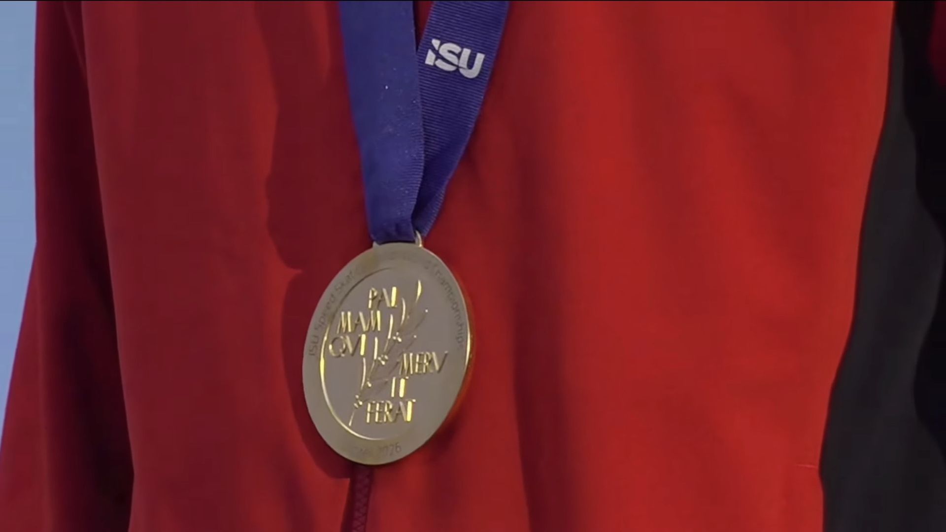 刘瀚彬获世青赛5000米冠军身披国旗，升国旗 奏国歌。彬子厉害了，好好休息下。体