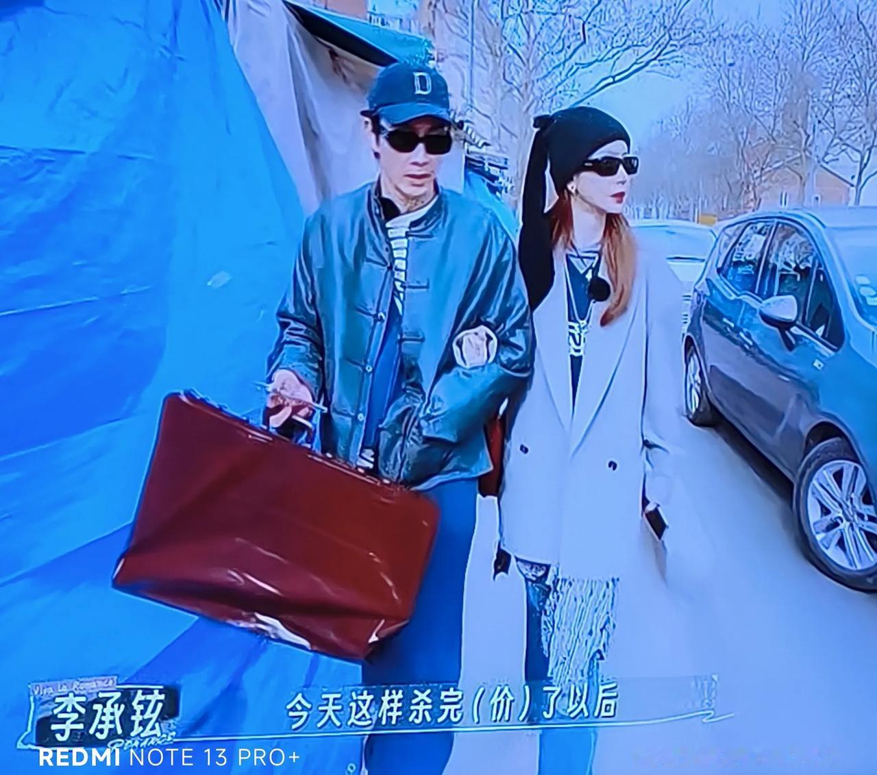 在《妻子的浪漫旅行》里，戚薇、李承铉夫妻；胡静，朱兆祥夫妻存在感是最强的。

每