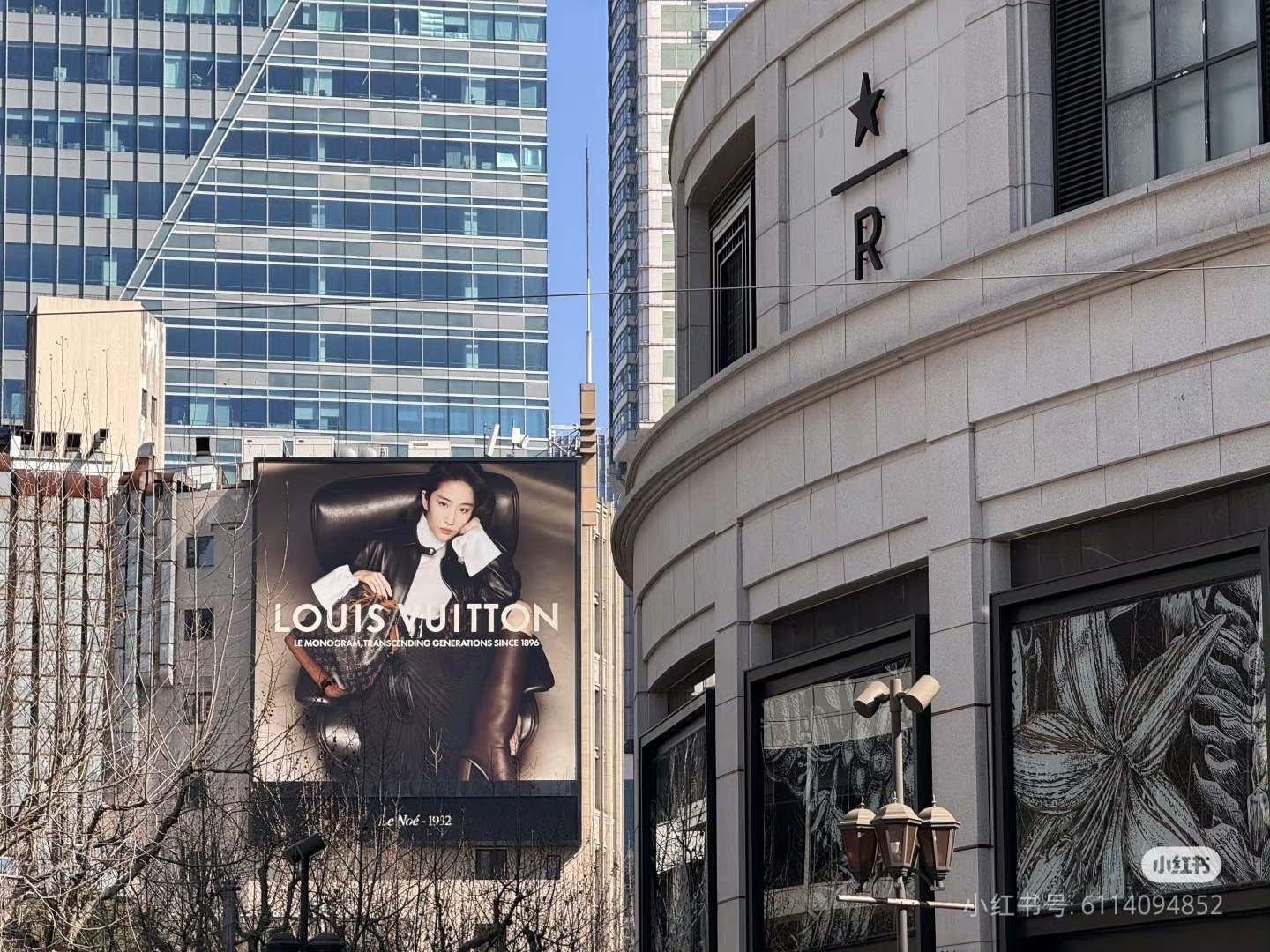 LV地广都铺两个月了，2月份铺的，现在都4月了刘亦菲LV地广欣赏一波 