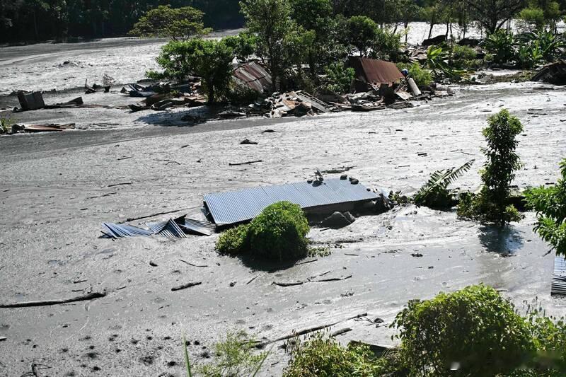 冰川崩塌再引灾难性洪流！尼泊尔200栋房屋被冲毁，5人失踪海外新鲜事 今年8月刚