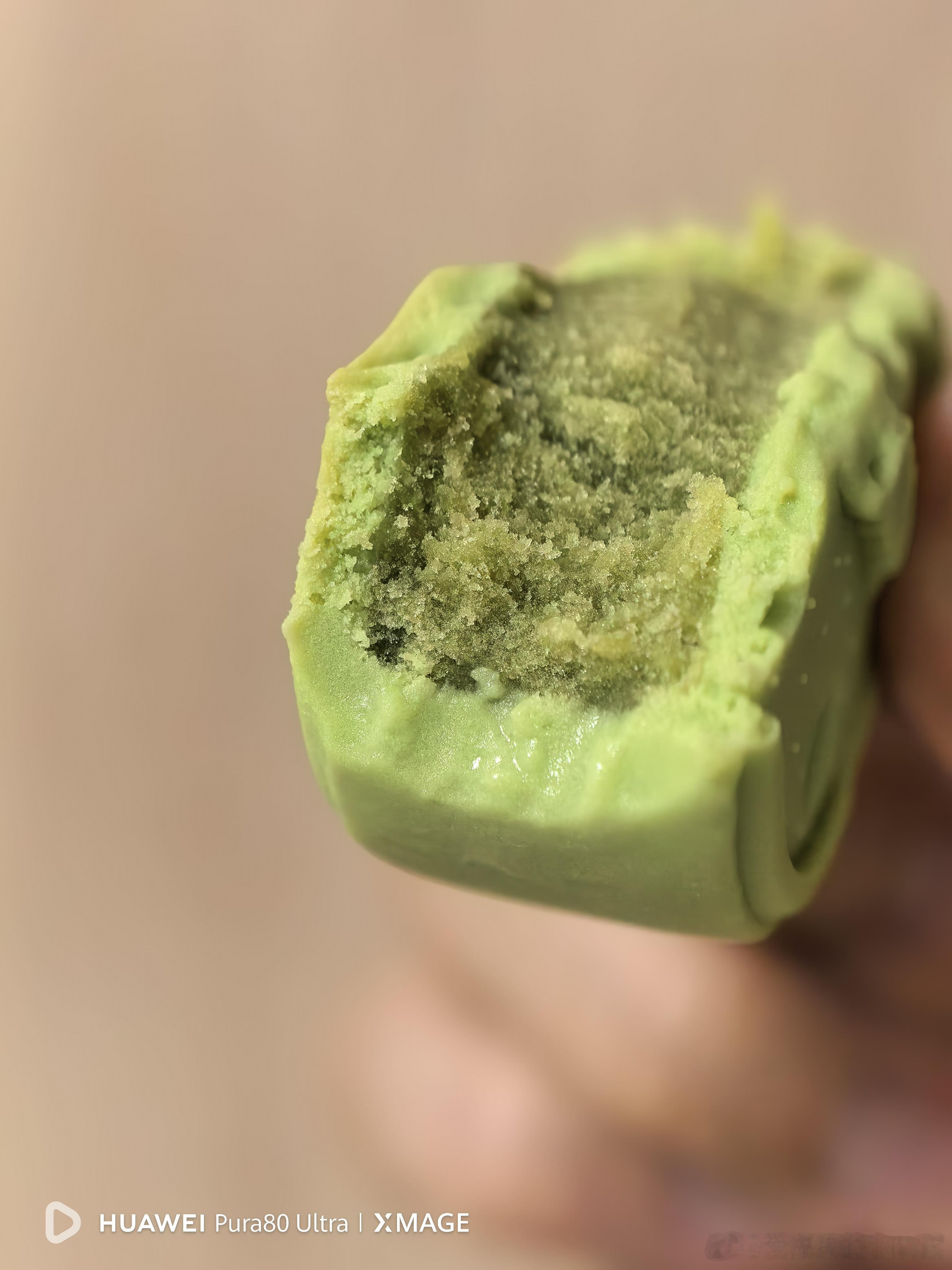 搞不懂为什么有的月饼要做这么甜，随手打开一个咬了两口就甜腻得受不了吃不完，根本吃