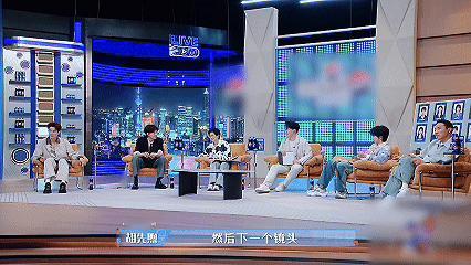 胡先煦用短剧的方式打开民生新闻offer7这段真的戳中笑点，胡先煦对着半夜捉鸡选