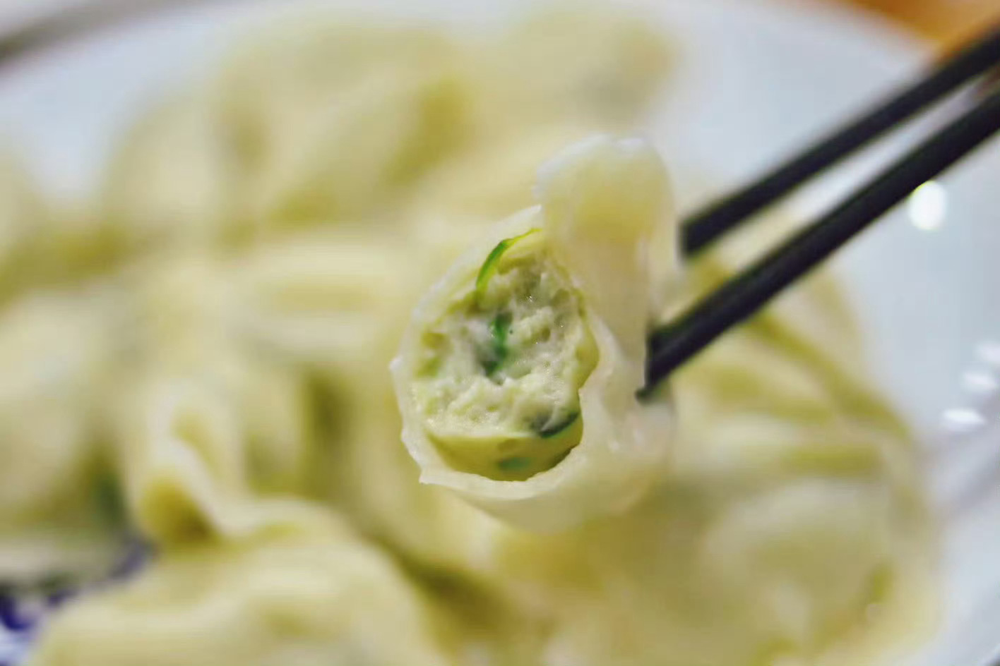 春节年夜饭都要吃什么？我们家饺子🥟是 年夜饭哪道菜必不可少 的，特别是海鲜馅儿