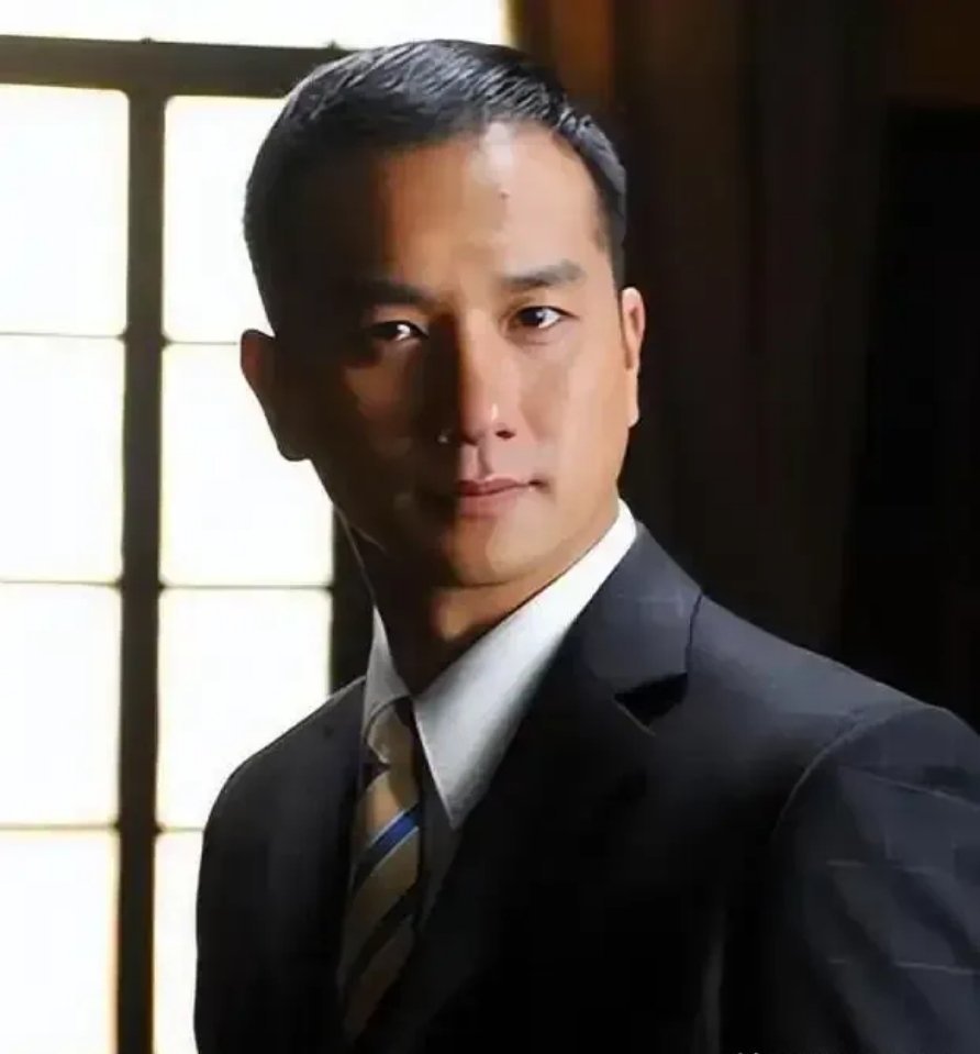 演员黄觉拍完《藏海传》说，他以后再不拍古装戏了，不是因为片酬低，也不是因为肖战是