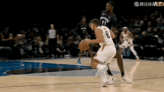 作为一名80后，实在是看不懂现在的篮球脚步！
反正在我们以前打球的时候，这种球绝