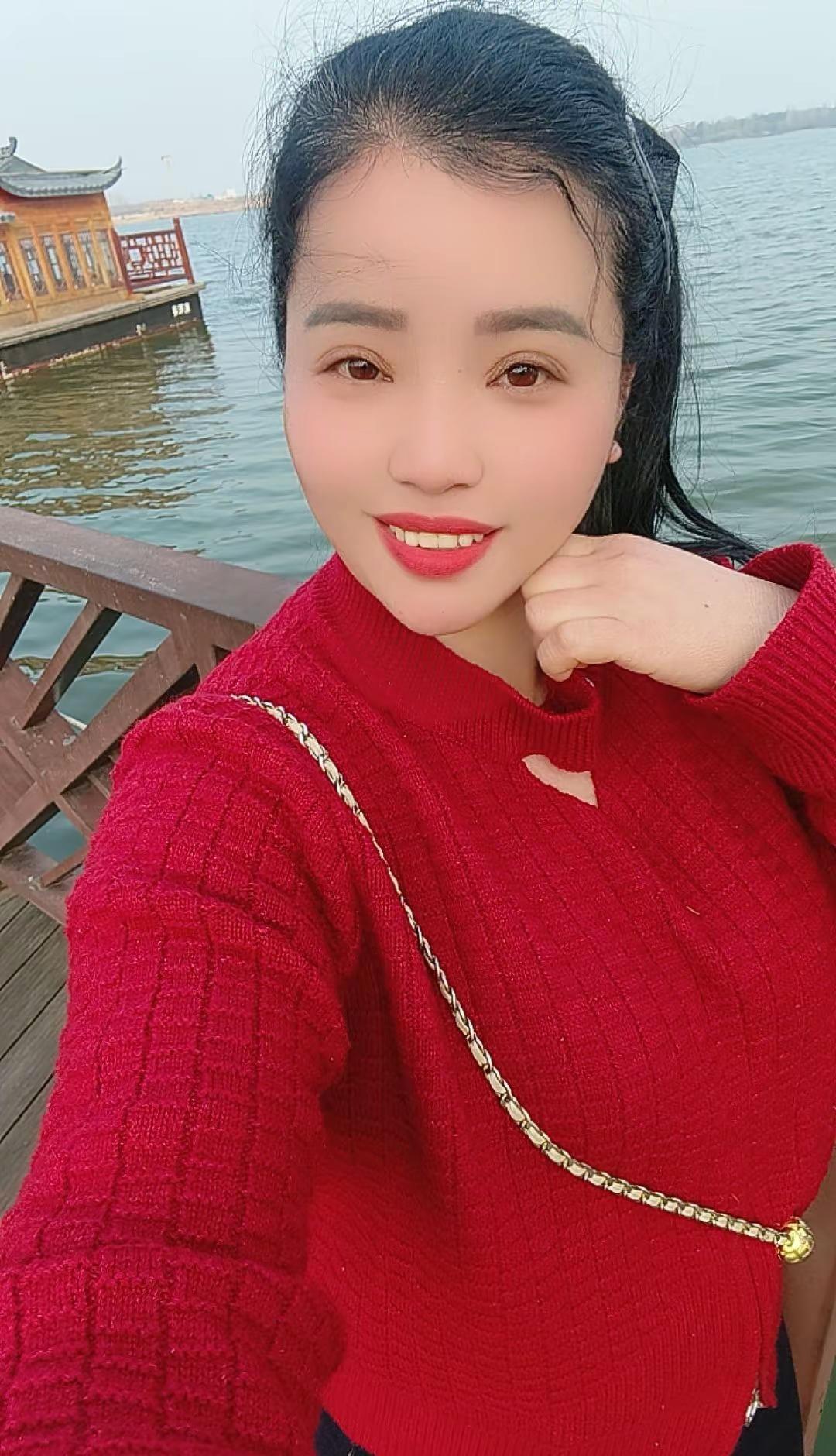 小时候总以为，有理，走遍天下；无理，寸步难行； 长大后才知道，这个世界讲金钱；讲