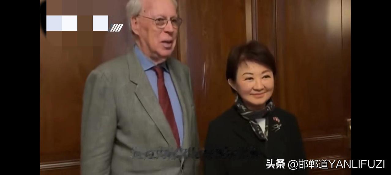 卢秀燕从“市长妈妈”这一角色，到扯出战争可能性，然后又升级到对话只能降低风险，这