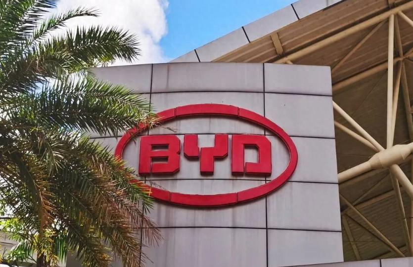 比亚迪狂揽人才！春季招聘超4000人，技术岗最高月薪上万


家人们，比亚迪又搞