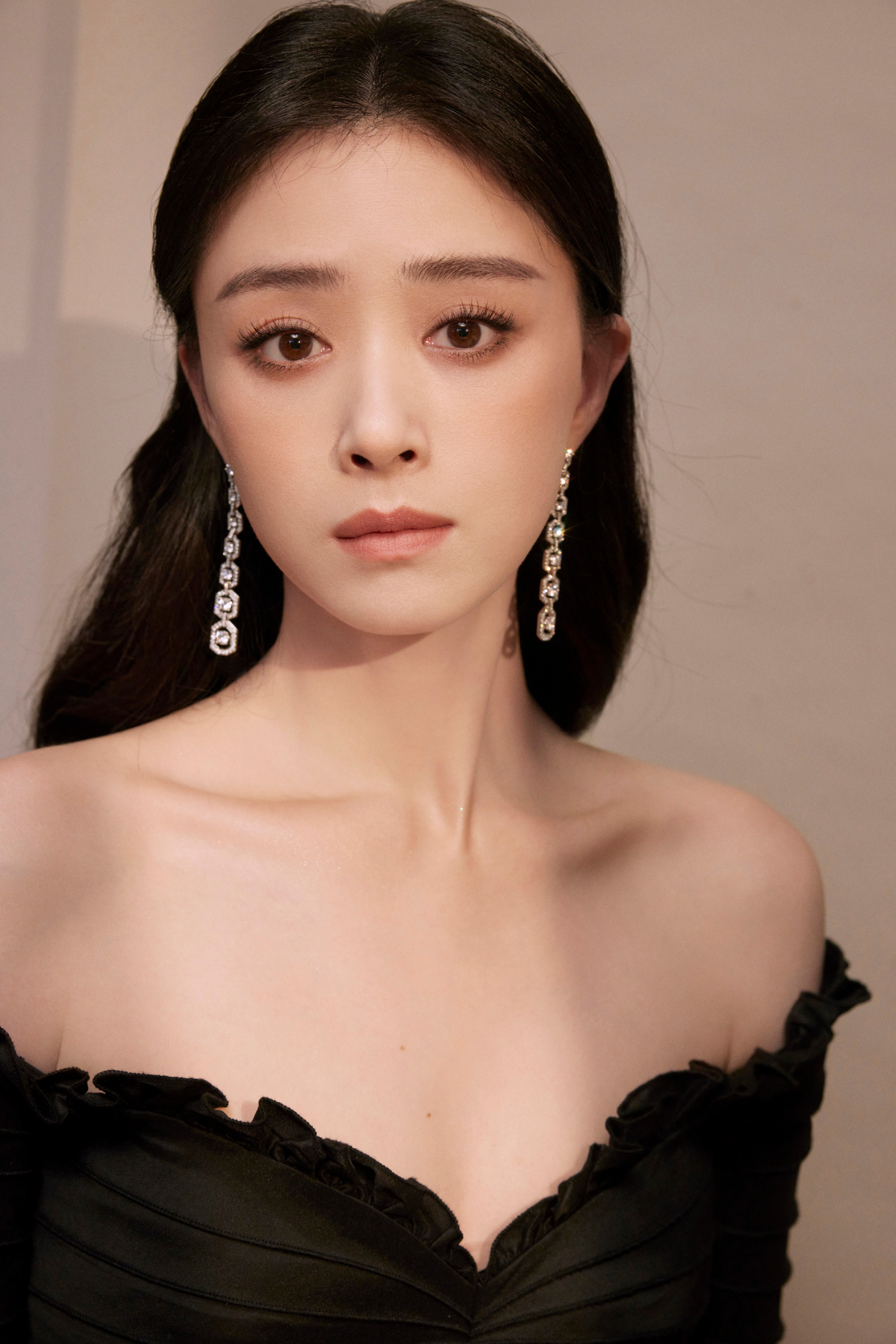 蒋欣素颜彩排  华妃气质依旧啊素颜也很美[心] 