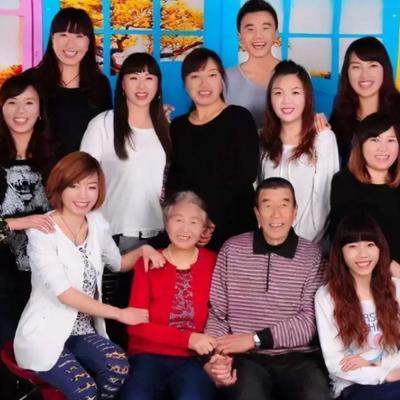 山西一对夫妻，生了11胎全是女儿，丈夫眼看妻子生不出儿子，无奈决定放弃，谁料，1