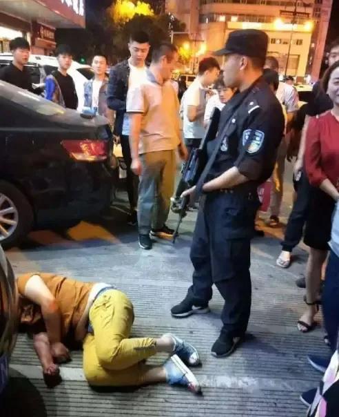 刀光剑影，血染街头。