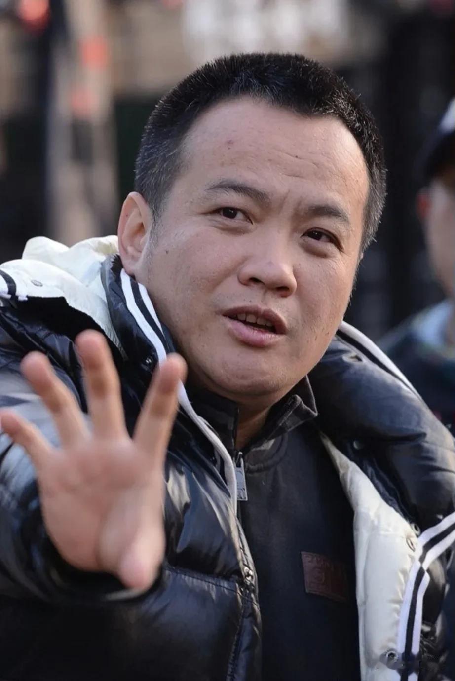 知名导演宁浩，谈现在的社会风气，说:早年我去北京的时候，住地下室，就一个厨房，虽