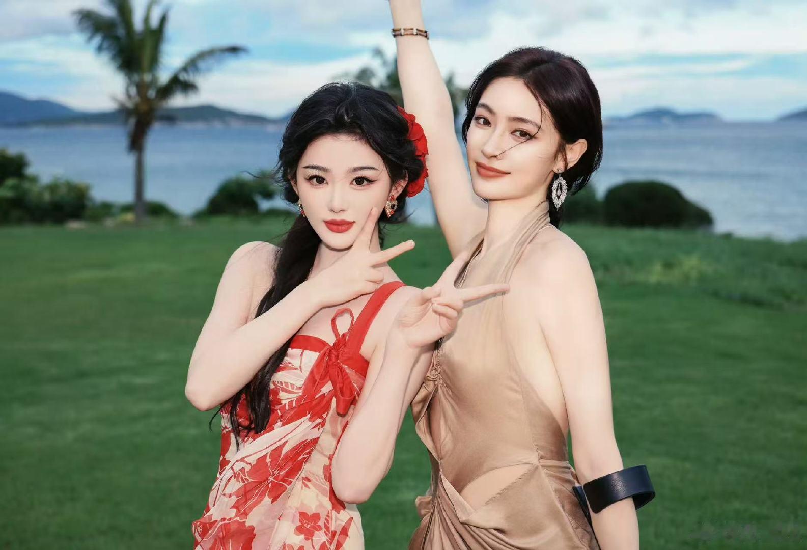 孔雪儿许佳琪搂腰合照 孔雪儿许佳琪合照上新啦～ 孔雪儿许佳琪新合照