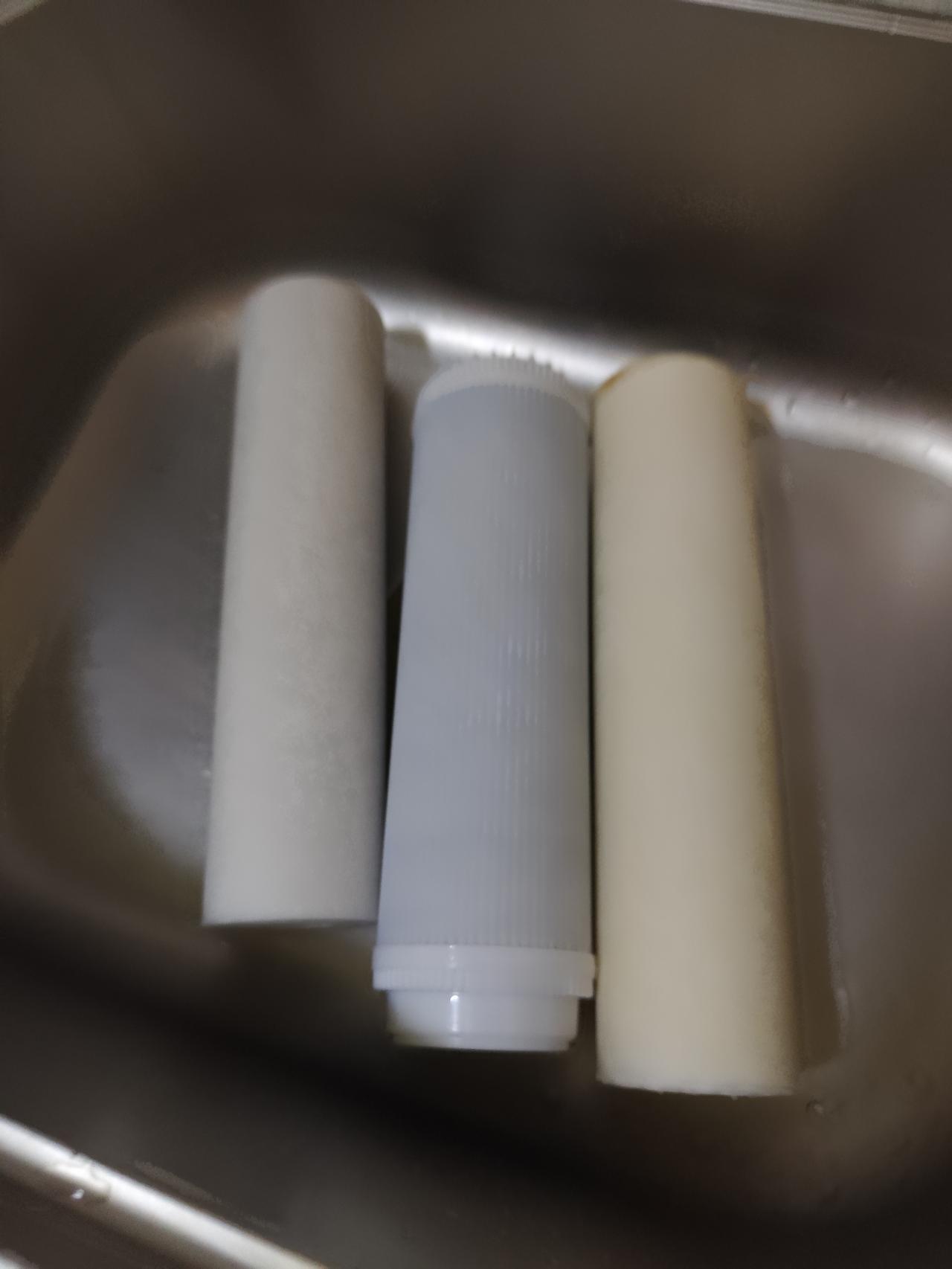 又到了一年换滤芯的时候，我更换滤芯已有多年。每年更换滤芯的费用是500元，到第三