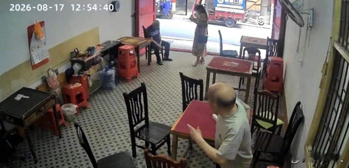 帮扶老人被索赔，最新后续：

当地相关部门霸气撑腰，老人家属要把那1.9万全部退