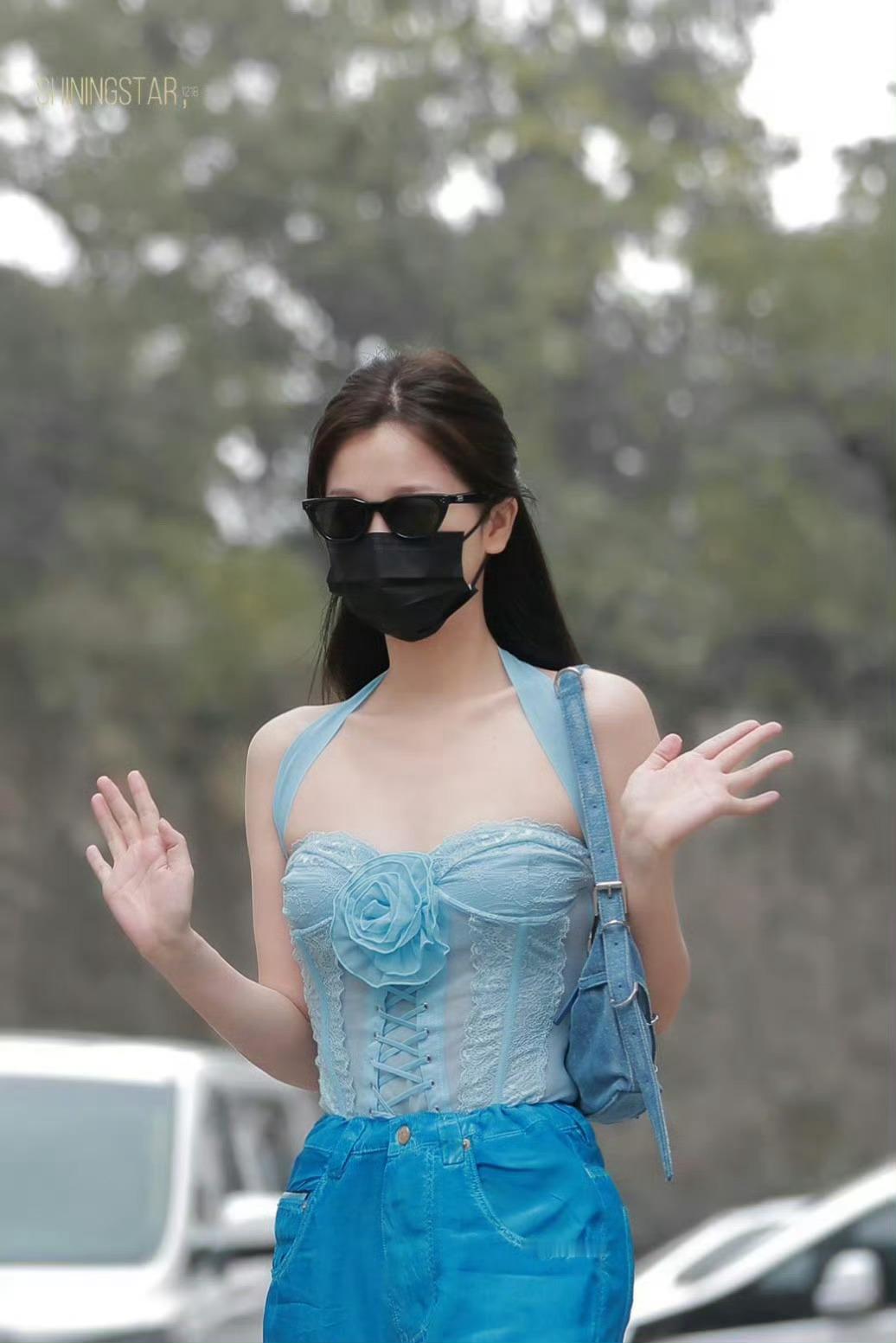 云初令快快来，想看虞书欣每天上下班，横店女王来也