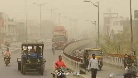 【#印度决定放宽对中国工人签证限制#】据美媒报道，为弥补技能缺口并促进国内制造业