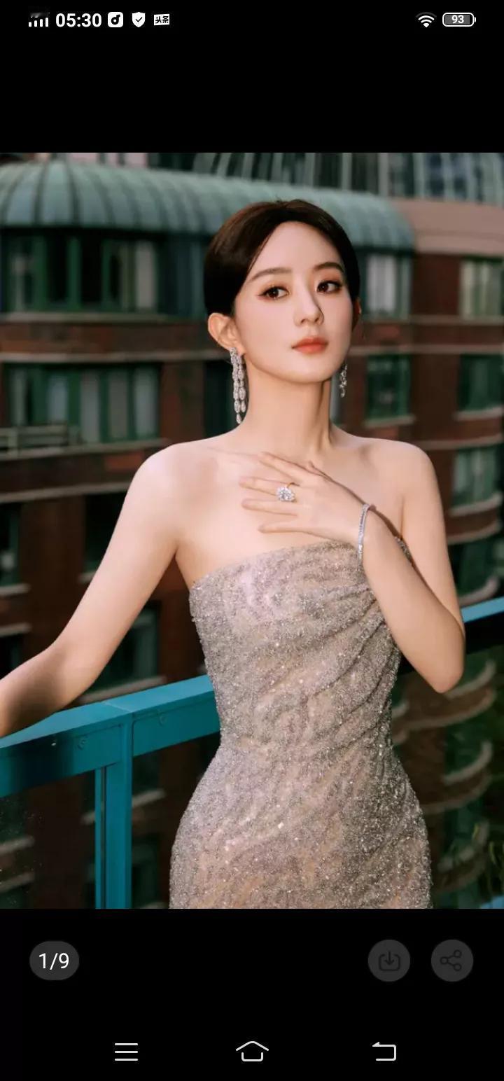 赵丽颖黑发造型争议：经典审美才是艺人对抗流量异化的武器
 
争议事件：
 
赵丽