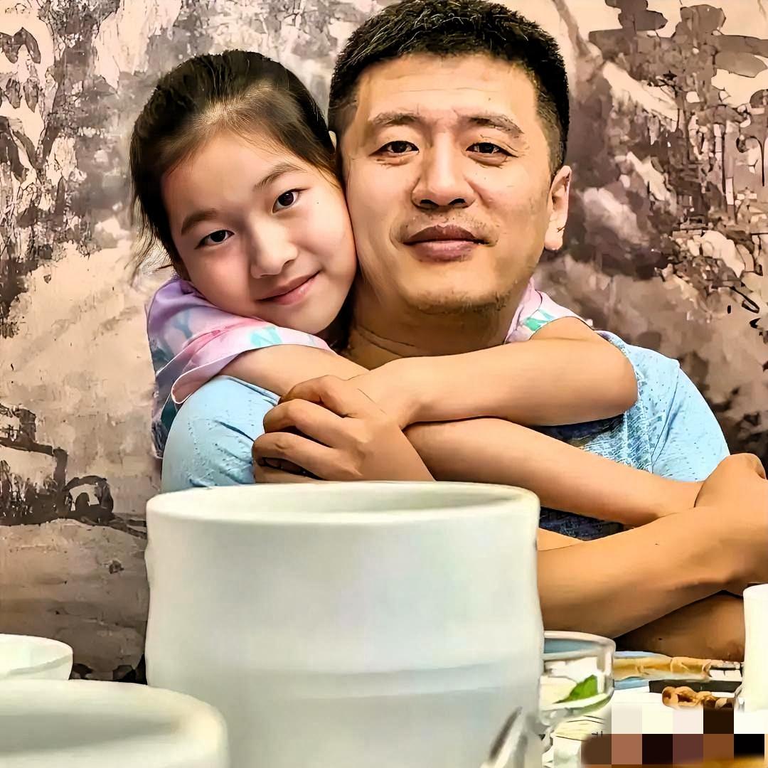 为什么张雪峰这么拼命地工作？
很多人以为他是为了赚钱，其实真正的原因，全藏在对女