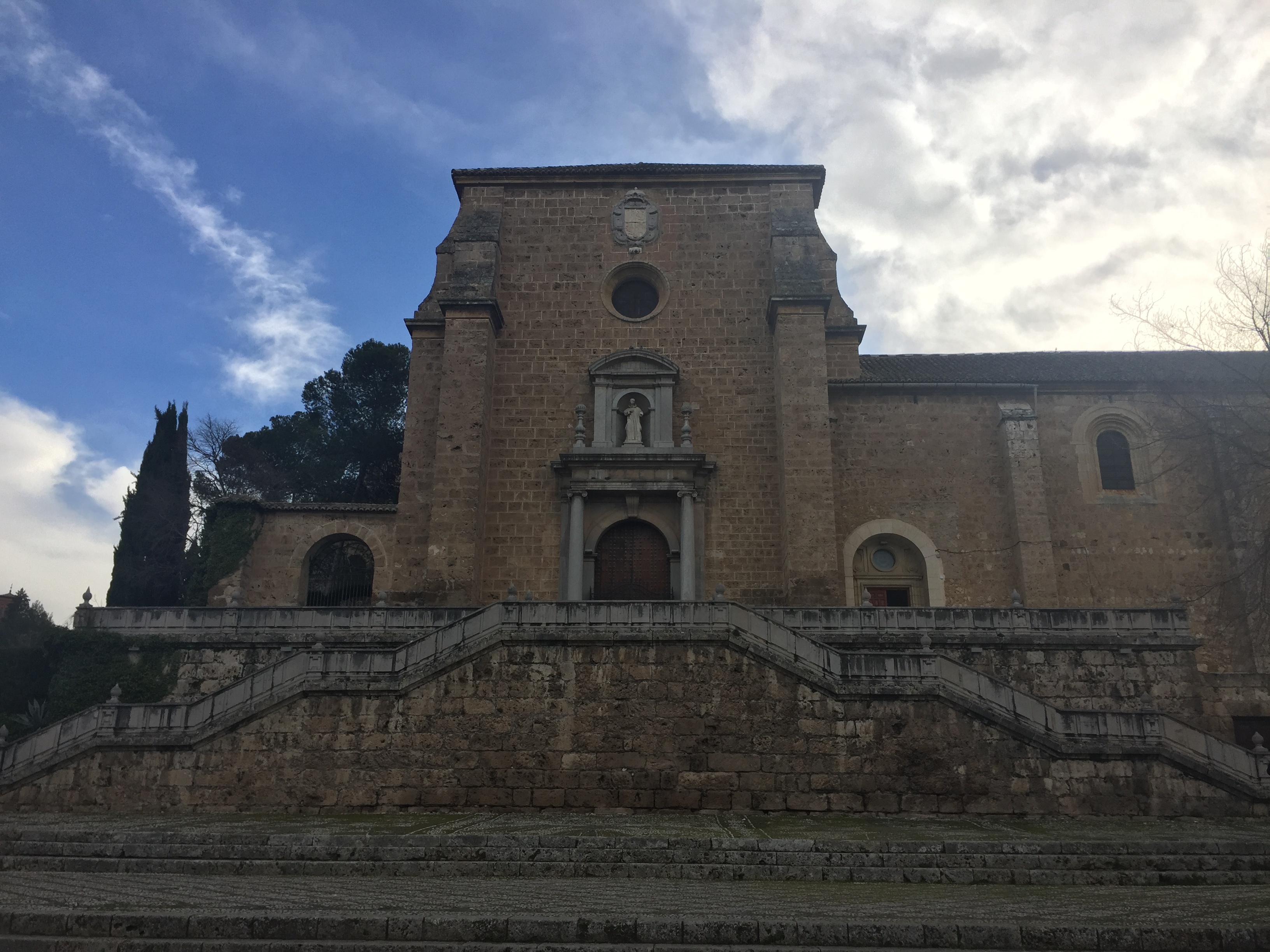 西班牙格拉纳达加尔都西会圣母升天王家修道院，建筑外观不是很起眼，但进去以后立马被