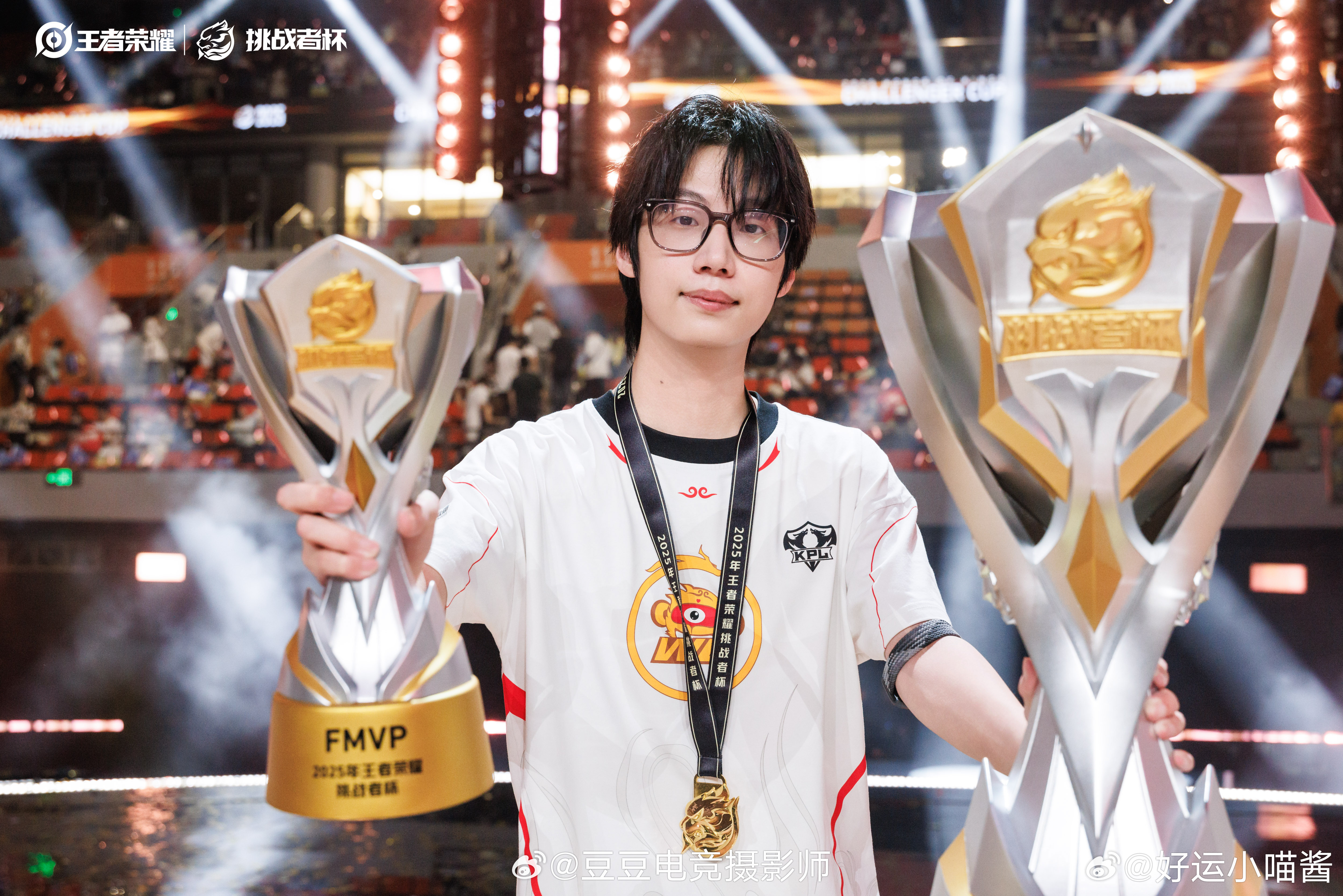 暖阳 手里拿着你最想要的奖杯🏆