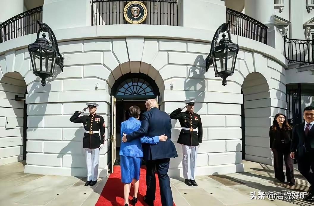 高市早苗访美再次让日本人受到“伤害”。

我们来盘点一下高市早苗的谄媚外交。
1