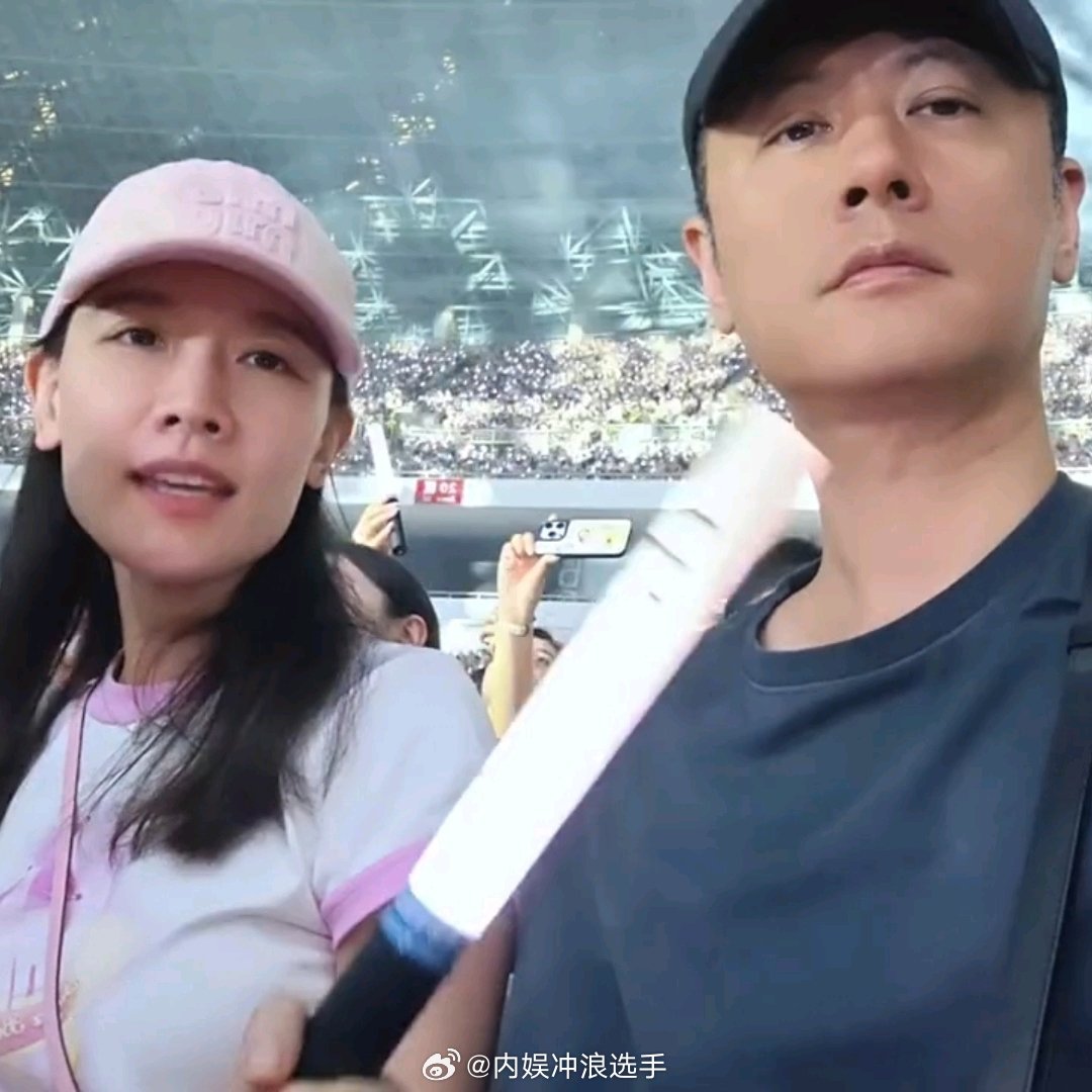 任重孙骁骁合体看薛之谦演唱会孙骁骁首次在任重视频出镜 任重孙骁骁合体看薛之谦演唱