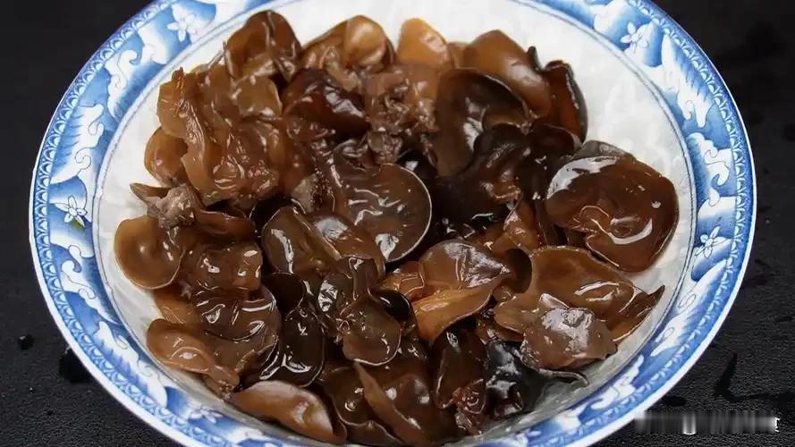 煮熟也有毒，赶紧扔掉！很多家庭天天在吃，别再傻傻舍不得
很多人把“煮熟”当成食品