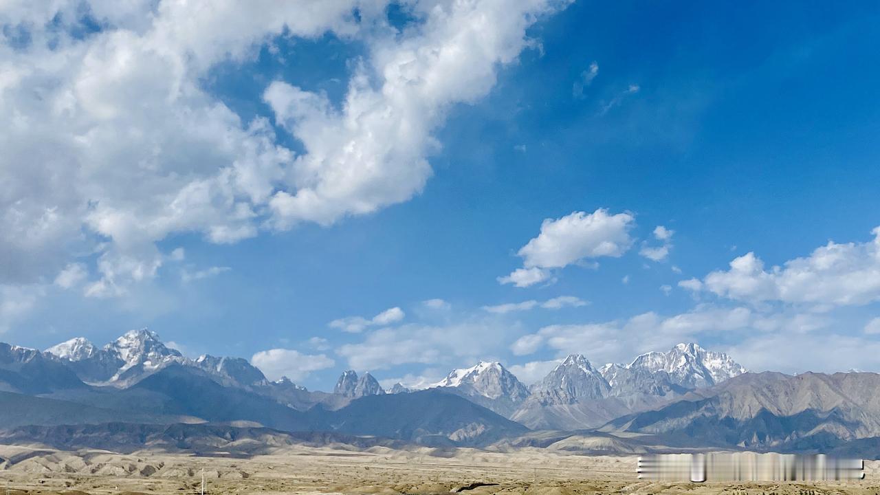 终于下定决心离开了舒适乡，自喀什前往阿克苏方向。

依然选择了沿G219国道边境