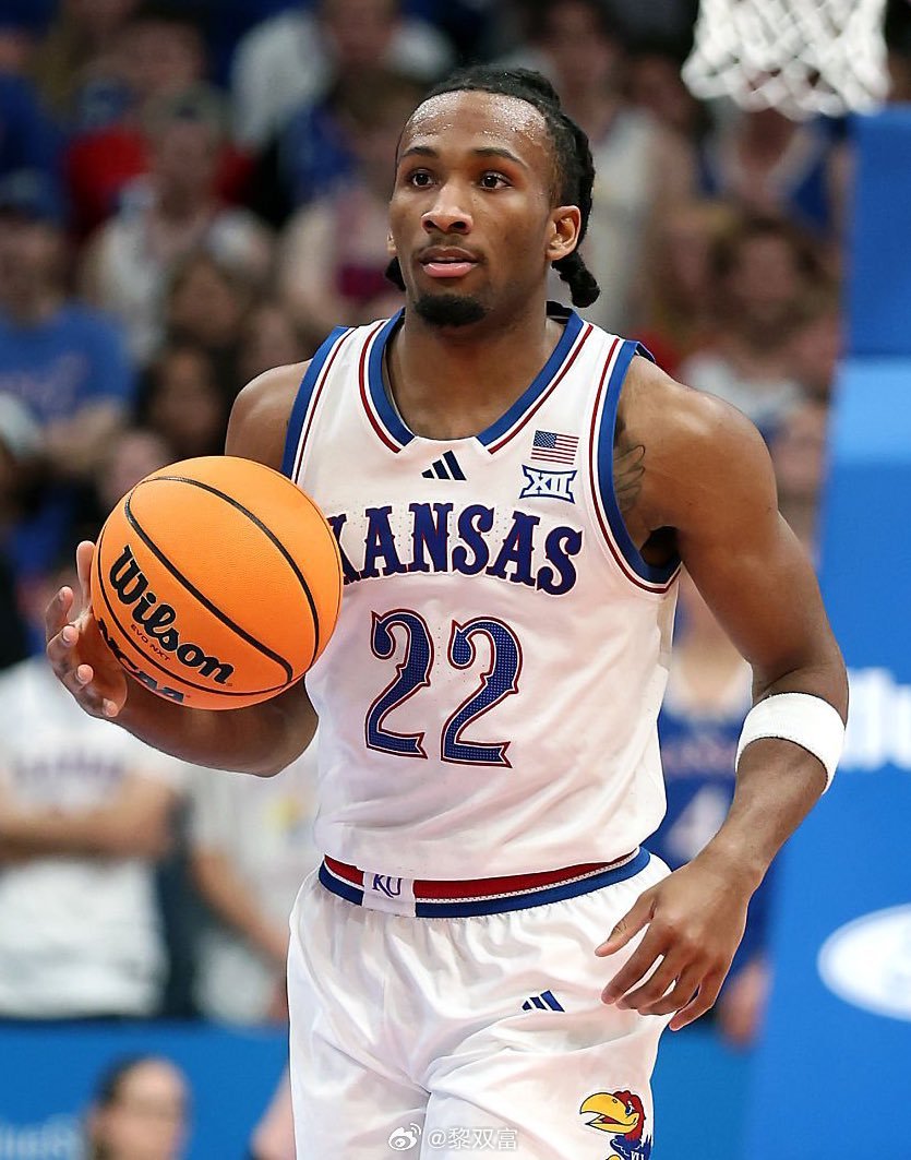 名嘴比尔·西蒙斯说，达林·皮特森是他见过的、卡特甚至科比之后最有天赋的后卫。 ​