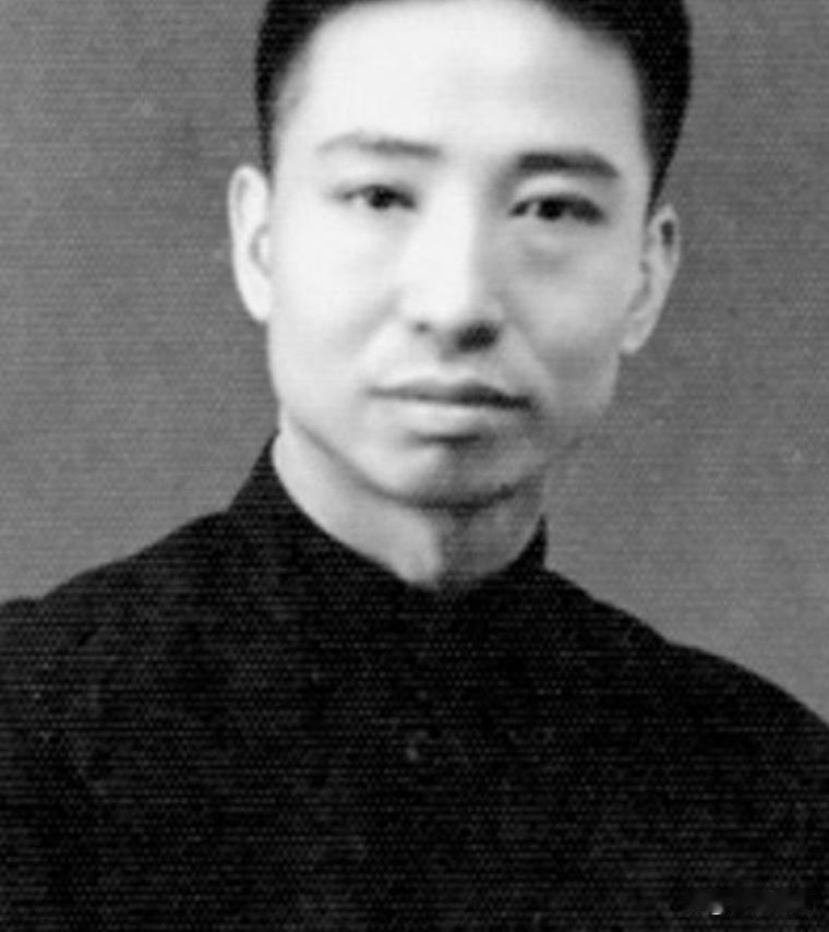 他是我国最牛的红色特工，说服国民党海军和空军军官率众起义，更是在建国之时保护了宋