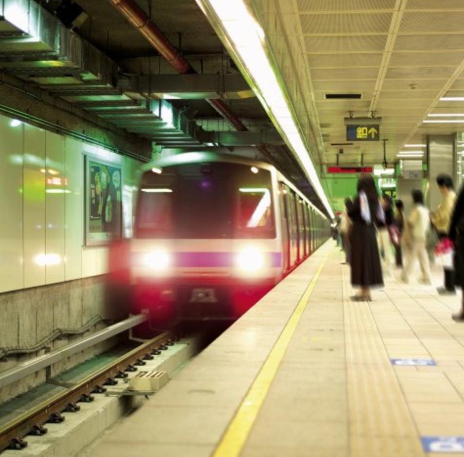 AI凭什么永远干不过人工客服！今天在杭州地铁，我被家长群里的怒火整破防了。客户情