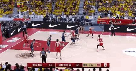 赵嘉义还在进三分，今天他是真有信心。中国男篮vs乌拉圭男篮男篮热身赛中国男篮