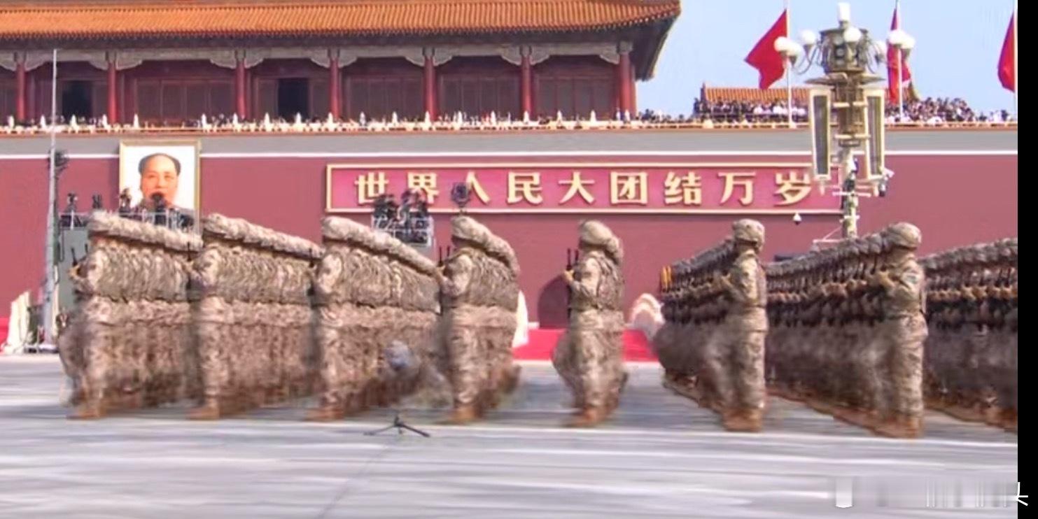 这场面词穷了，太齐了！！极度舒适，怎么截图都是一个字，齐[good][收到]阅兵