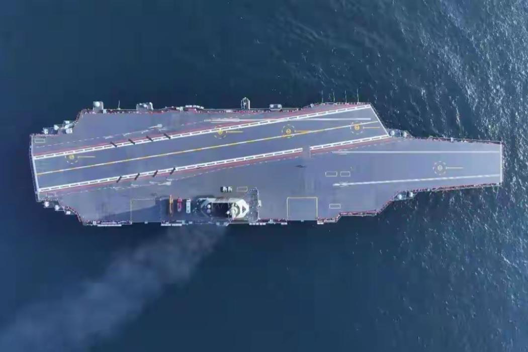 中华人民共和国正式向全世界宣告两件大事：
 
第一件就是，我们的福建舰航母正式服