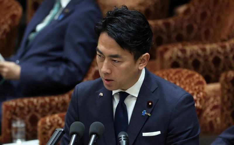 美国媒体报道曾说，日本防卫大臣小泉进次郎对美方要求保持强硬谨慎态度，日本“不考虑