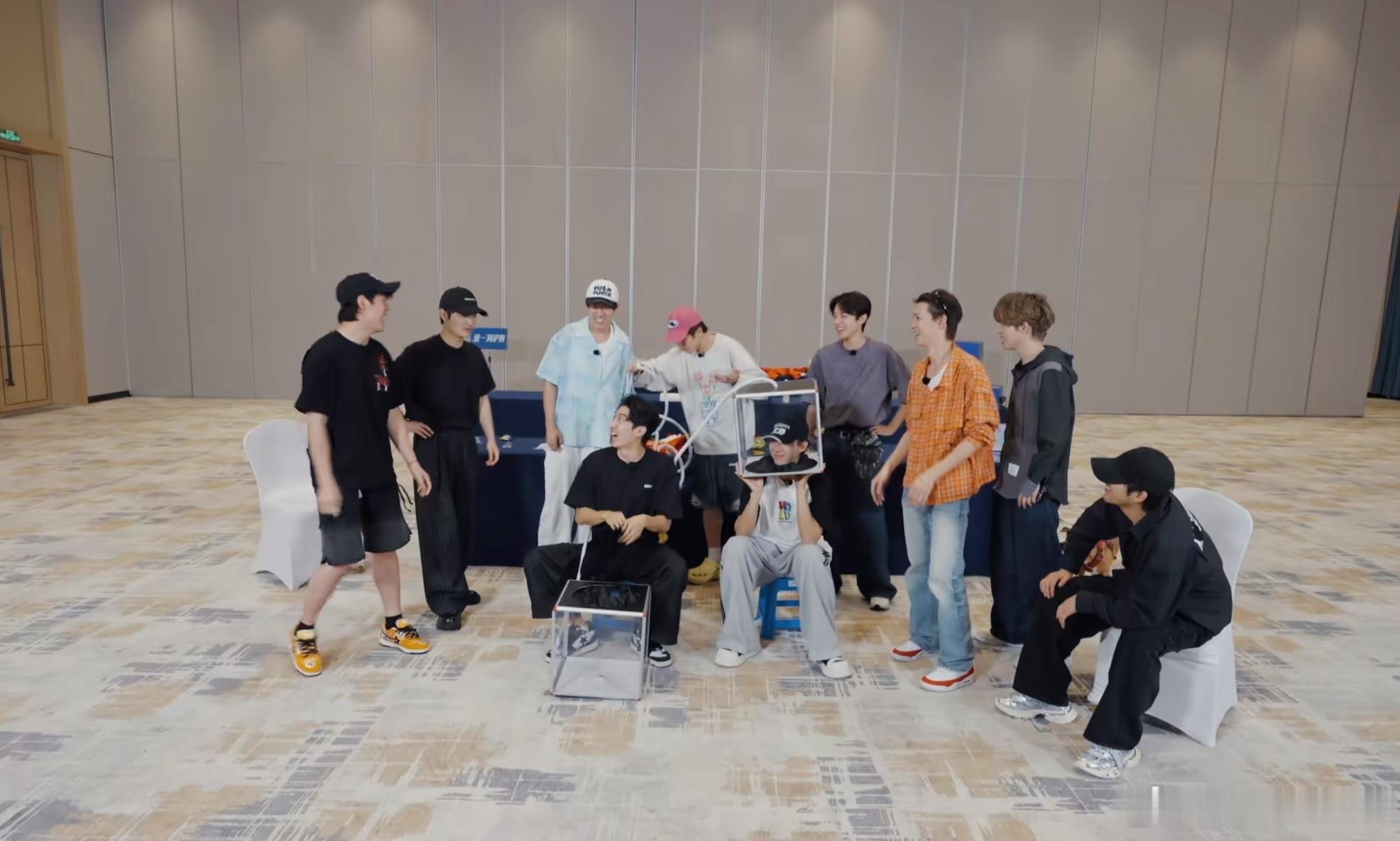 你好种地少年3后陡门集合你好种地少年 十位少年齐聚后陡门，充满活力和梦想，准备迎