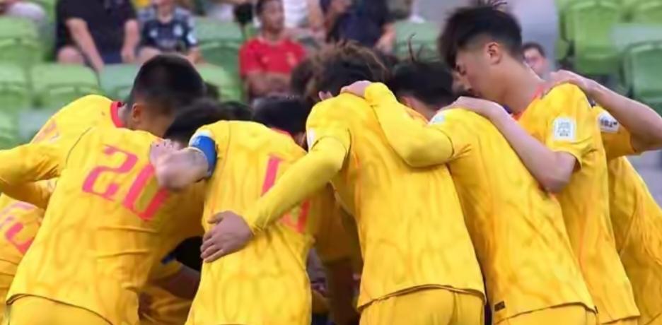 中国足球的不专业，体现在方方面面！

今天国足与喀麦隆队的比赛，结果如何先不说，