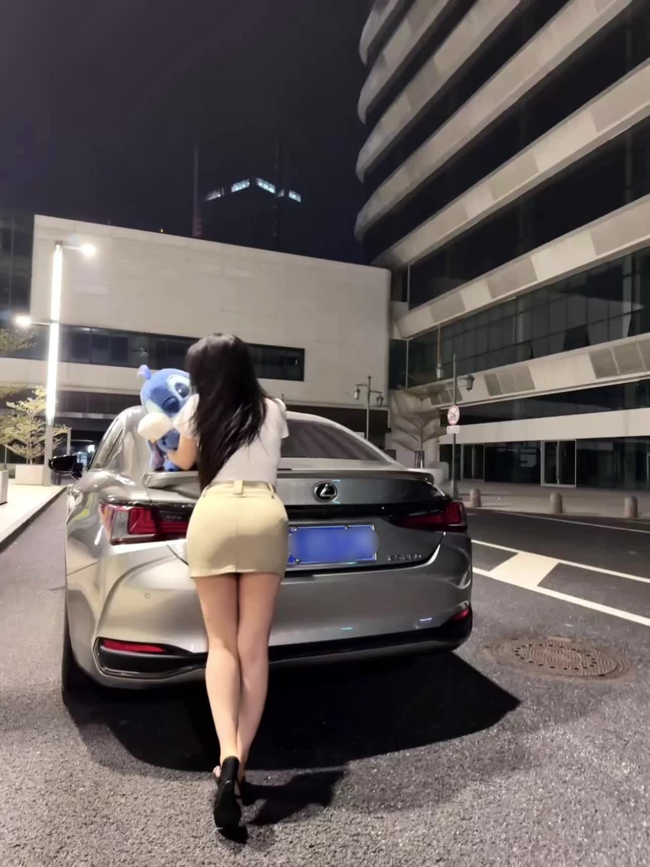 蓝色娃娃好可爱 