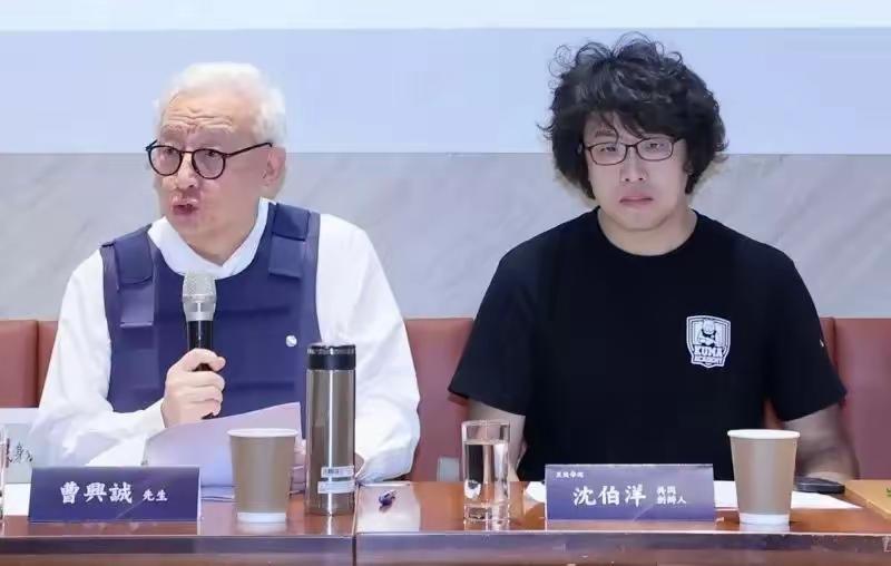 “台独”顽固分子曹兴诚的弟弟试图入境大陆，在上海机场被拒绝入境。
大陆对沈伯洋的