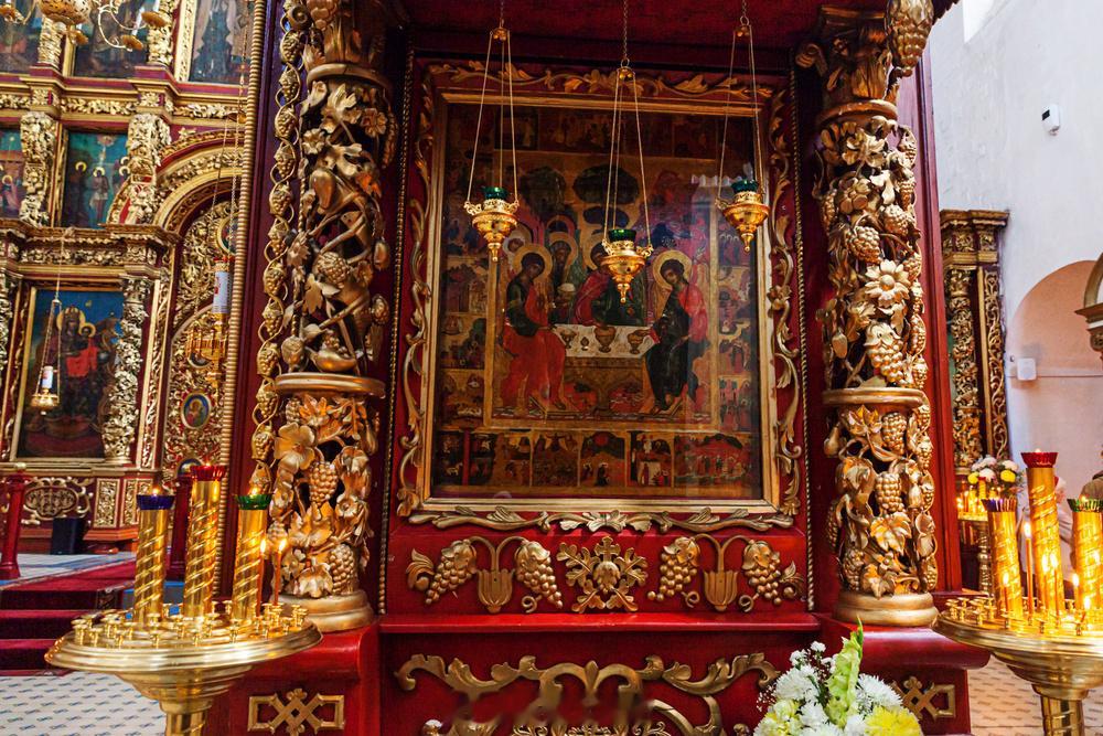 普京宣布停火32小时休息一天半，总统也是需要放假的这是为东正教复活节休战，战火暂