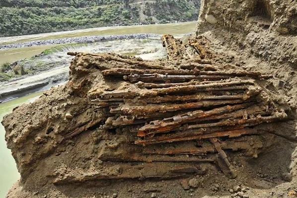 江油这次发现，确实让人心里咯噔一下。1349支枪整整齐齐埋在地下，不是随便一扔，