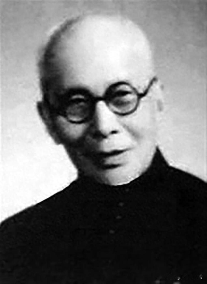 他在战场上临阵脱逃丢光了国民党的王牌军，蒋介石大怒之下罚他去看守水库，可谁又能想