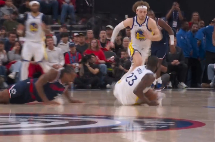 追梦连续两次抢断   库里拿到罚球  勇士vs快船 nba附加赛