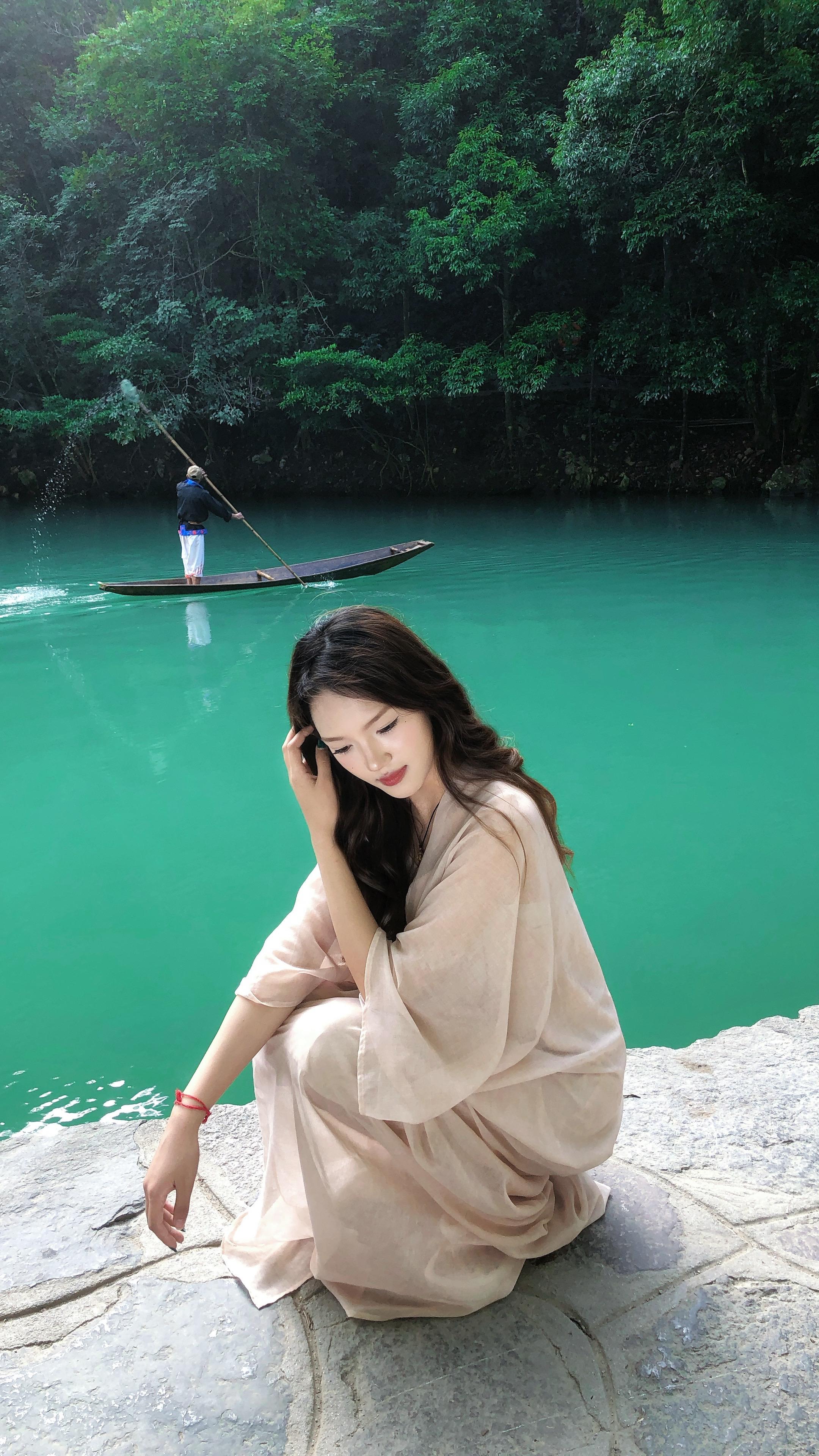 绿水悠悠 日暮青山绿，我心清且微