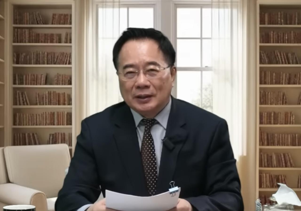 刚看了一个中天的视频切片。视频中，蔡正元说：大陆应该大度一点，国共早就和解了。因