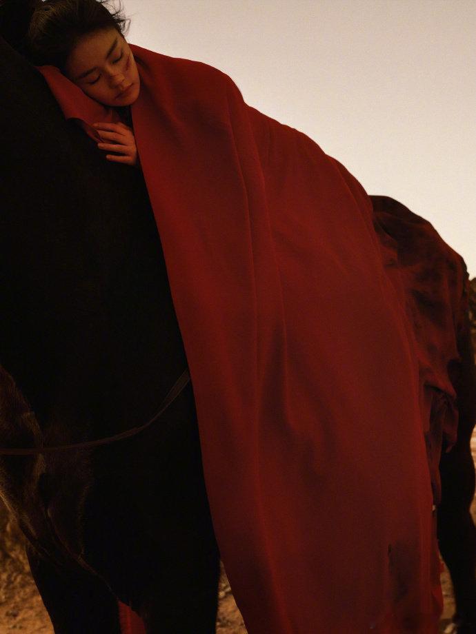 白鹿新身份给大家拜年 没想到白鹿新剧《唐宫奇案》的李佩仪这么有看点，县长女官的设