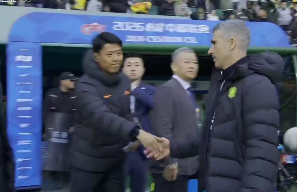 国安主场1比1申花 京沪德比1-1握手言和，陈晋一任意球世界波扳平，张玉宁先拔头