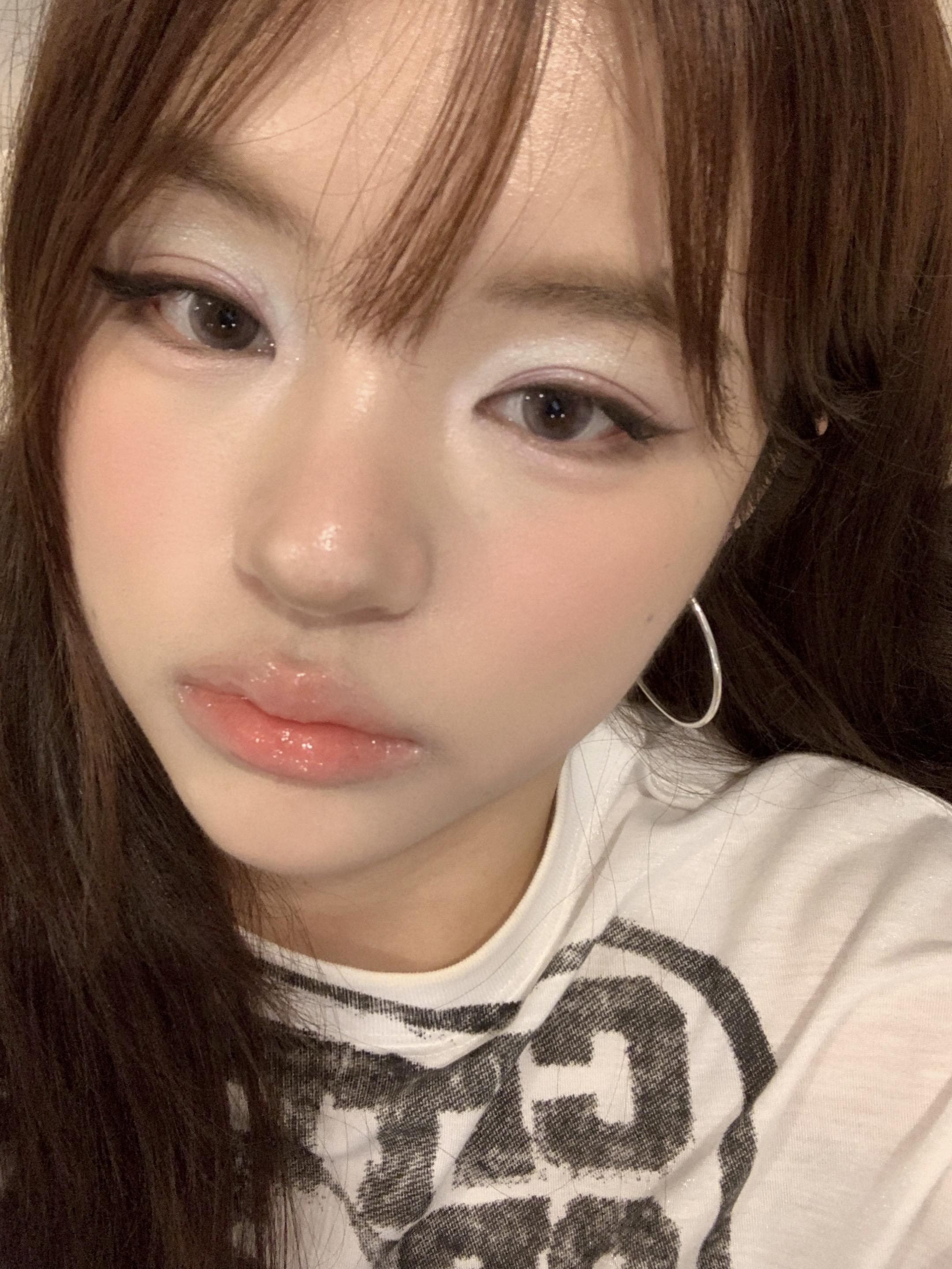 方圆脸就更要化彩色眼影了。